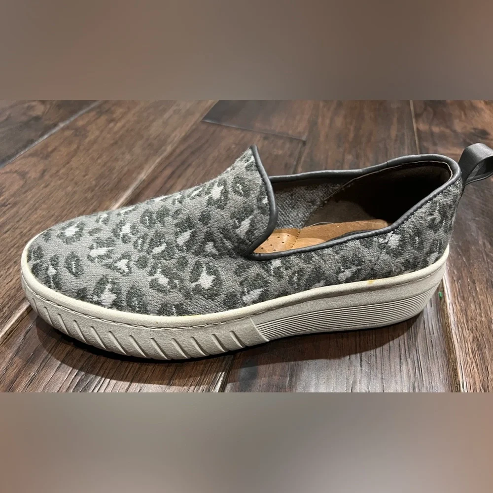 SOFFT Pavina Knit LEOPARD Slip-On Shoes WOMEN Size 6.5